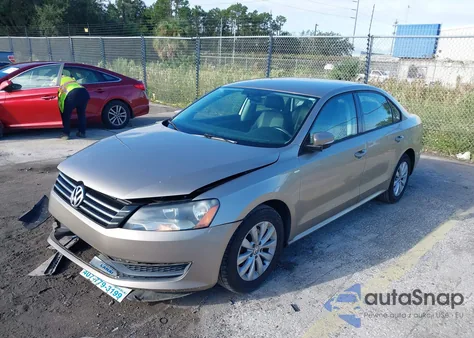 2015 Volkswagen Passat 1.8T Wolfsburg Edition z USA, uszkodzony, nr VIN 1VWAT7A39FC027473